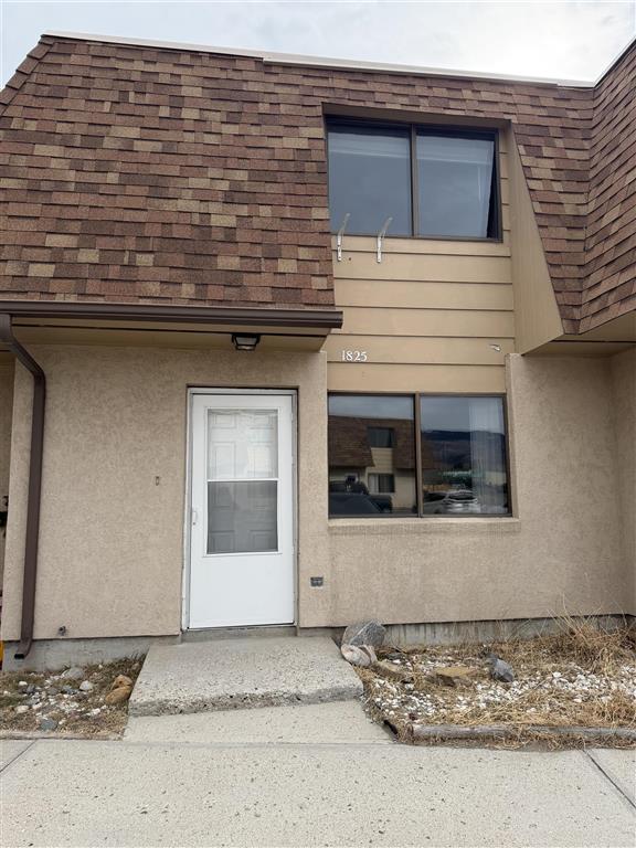 1825 Mountain View Dr