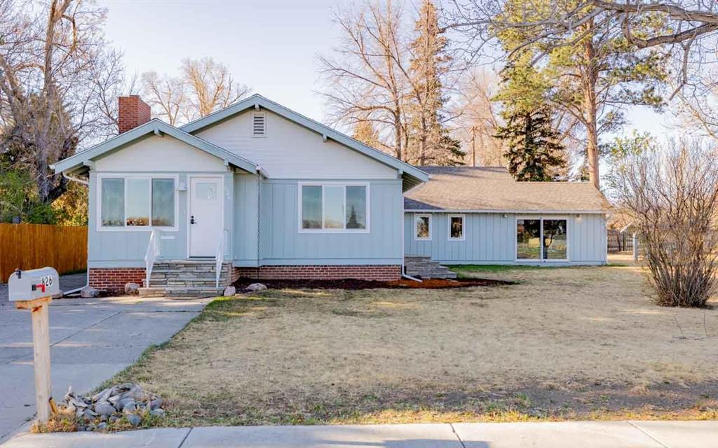 826 Cody Ave
