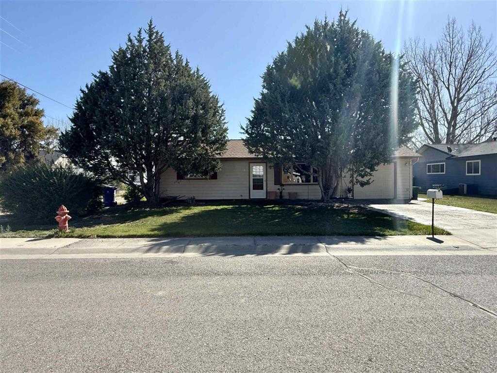 25 Circle Dr