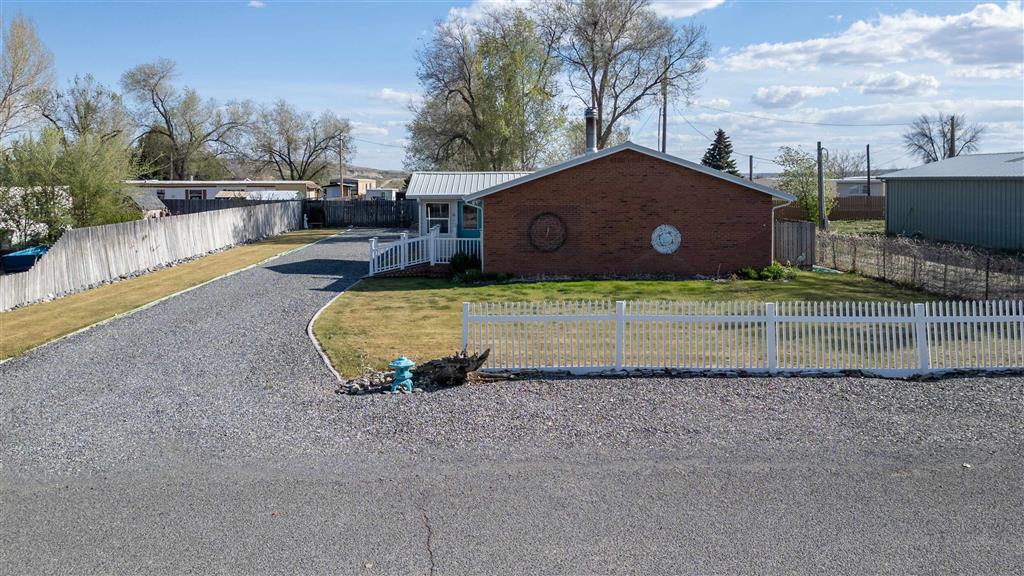 130 E Shoshone Ave