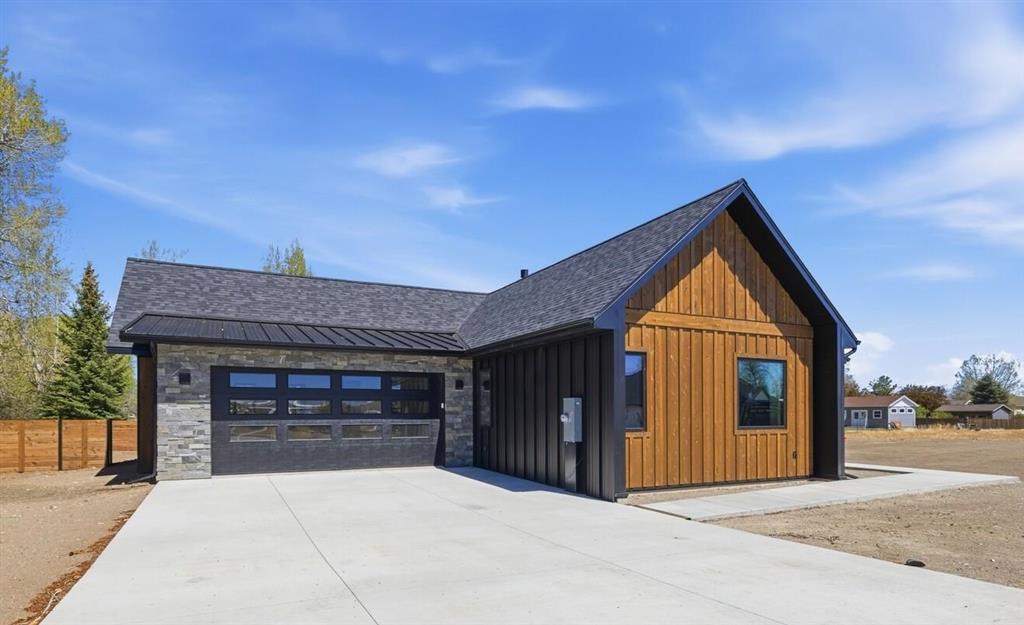 2301 Songbird Ct