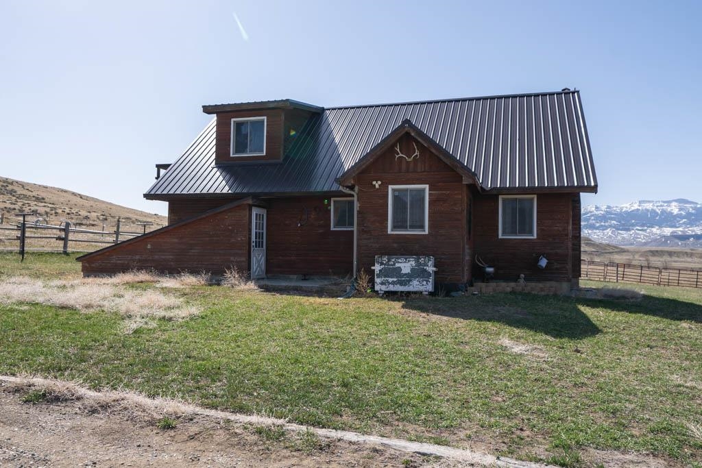 16 Caddis Ln