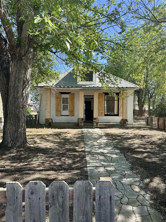212 Robertson Ave
