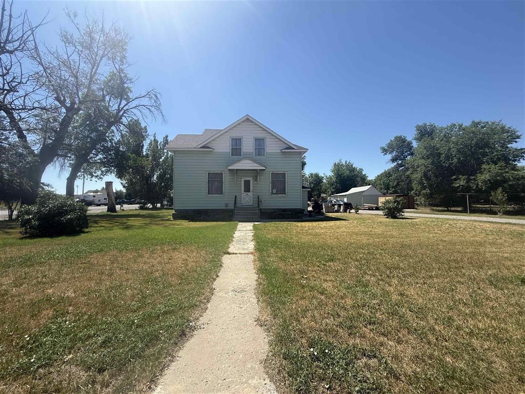 10 W Main St