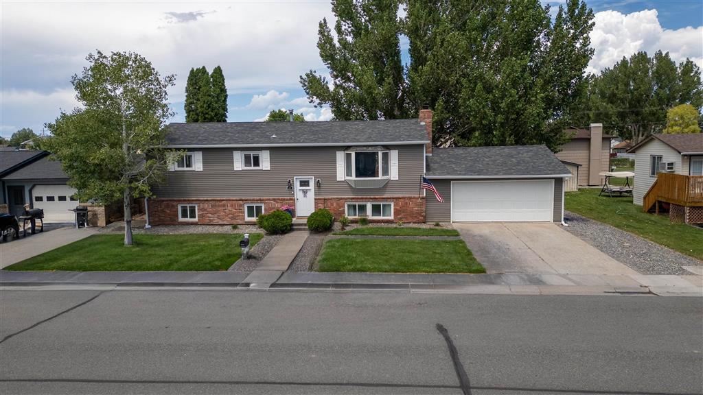 17 Circle Dr