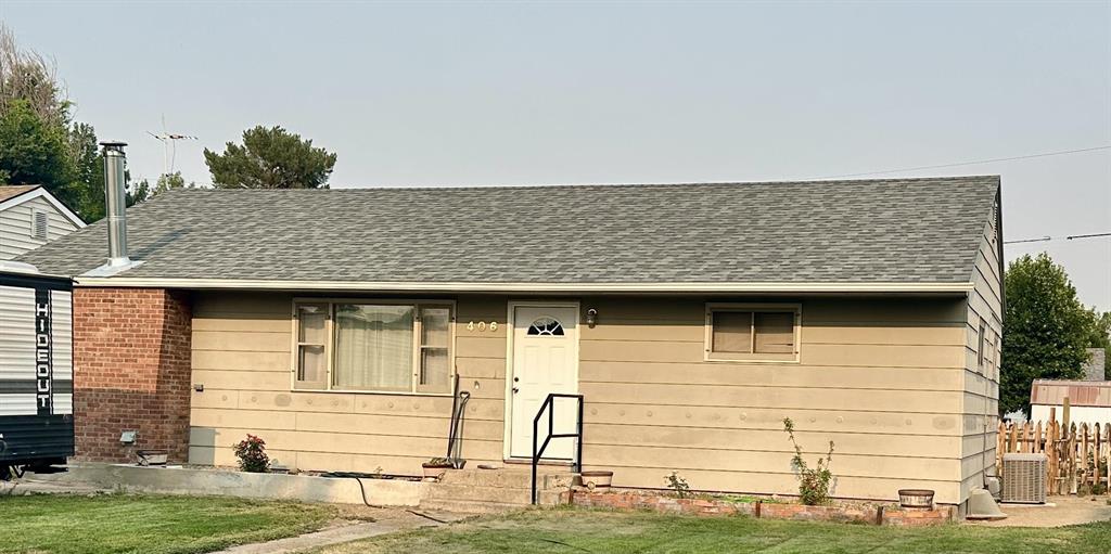 406 East Lane