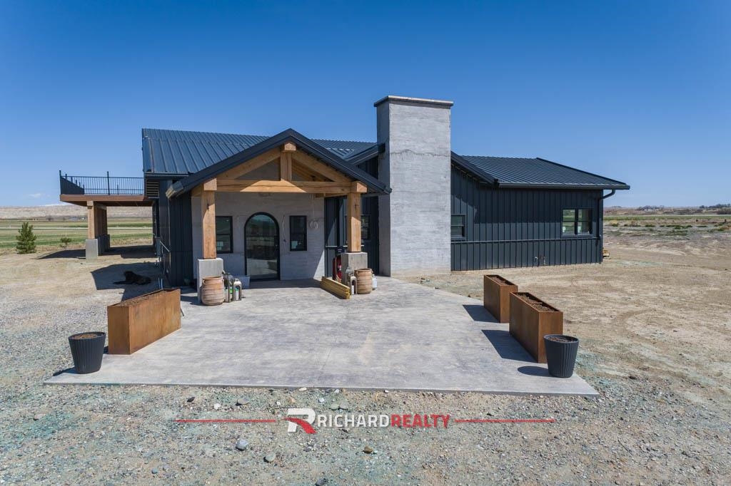 835 N Road 11