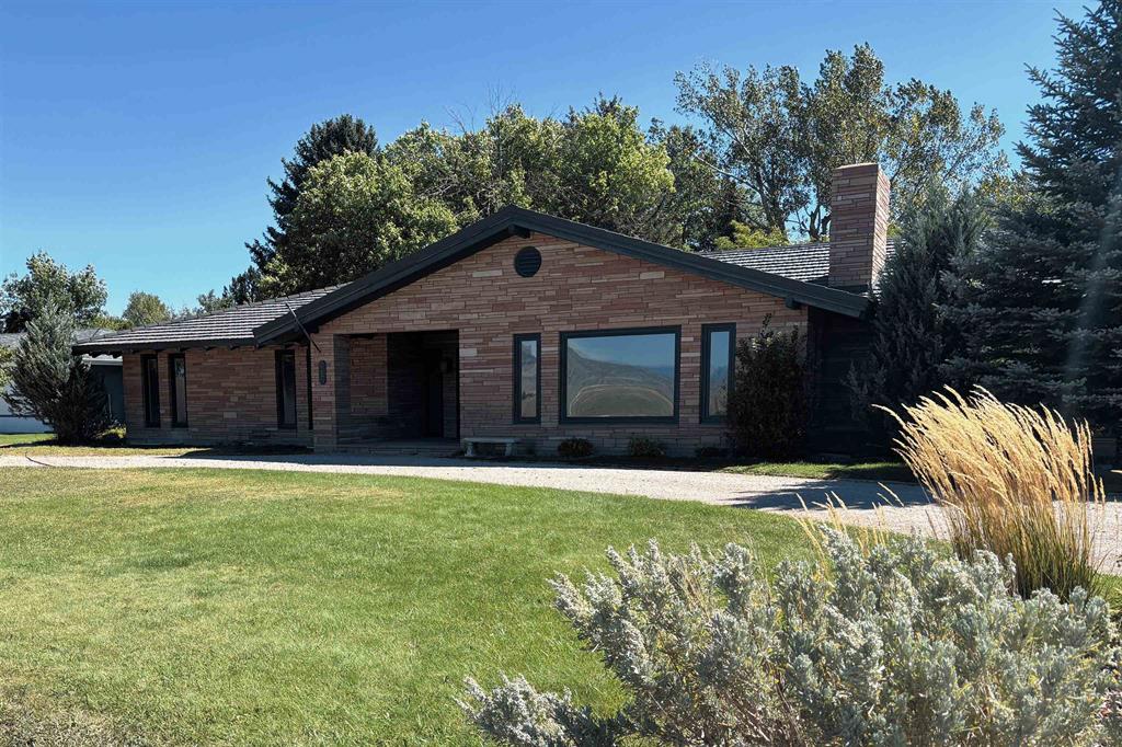 914 Skyline Dr