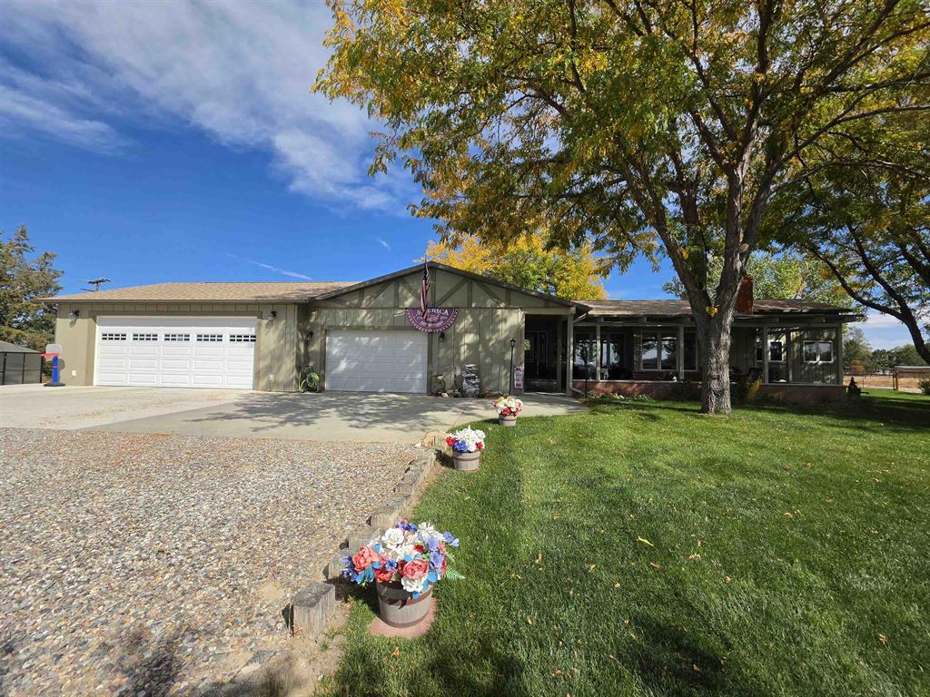 1001 N Road 11