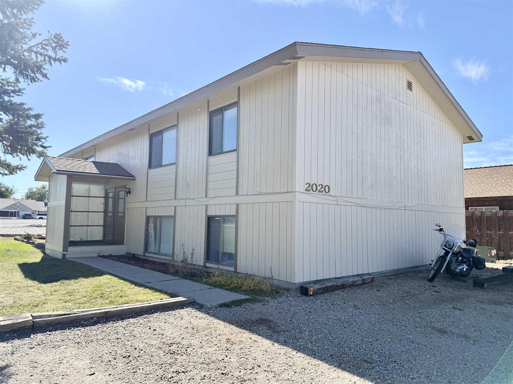 2020 Pioneer Ave
