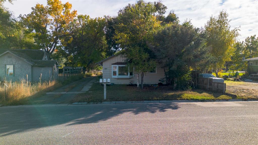 364 3rd St W